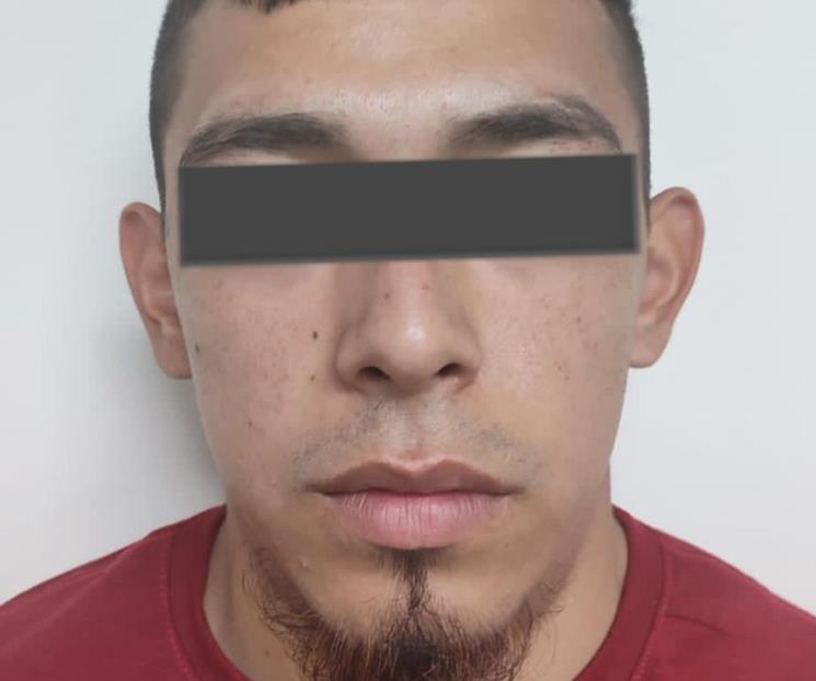 Notifican a reo de orden de aprehensión