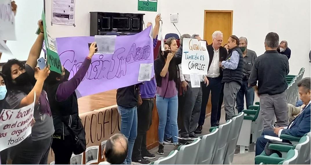 Protestan en Cinvestav contra Vielle Calzada