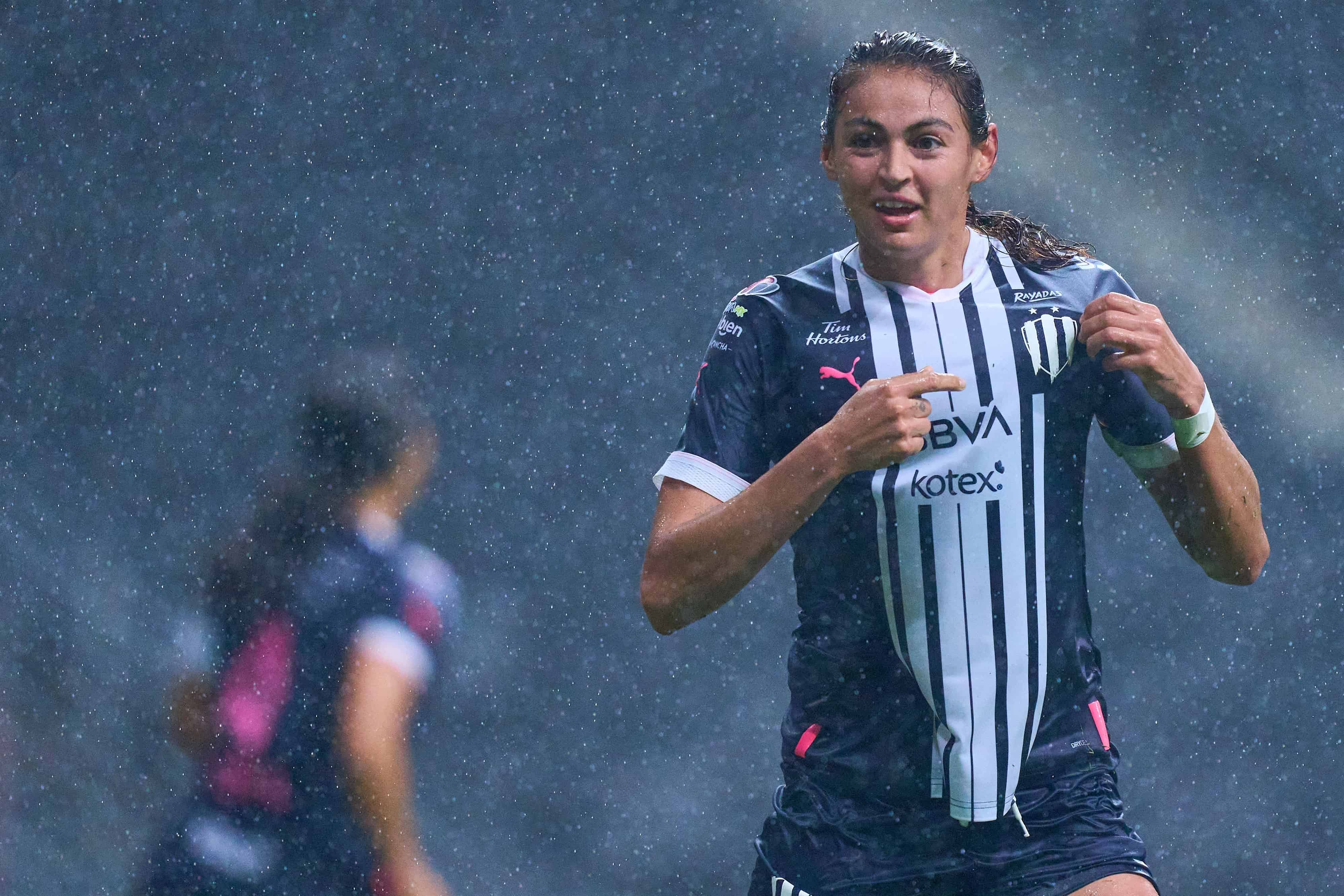 Christina Burkenroad hace el 1-0.