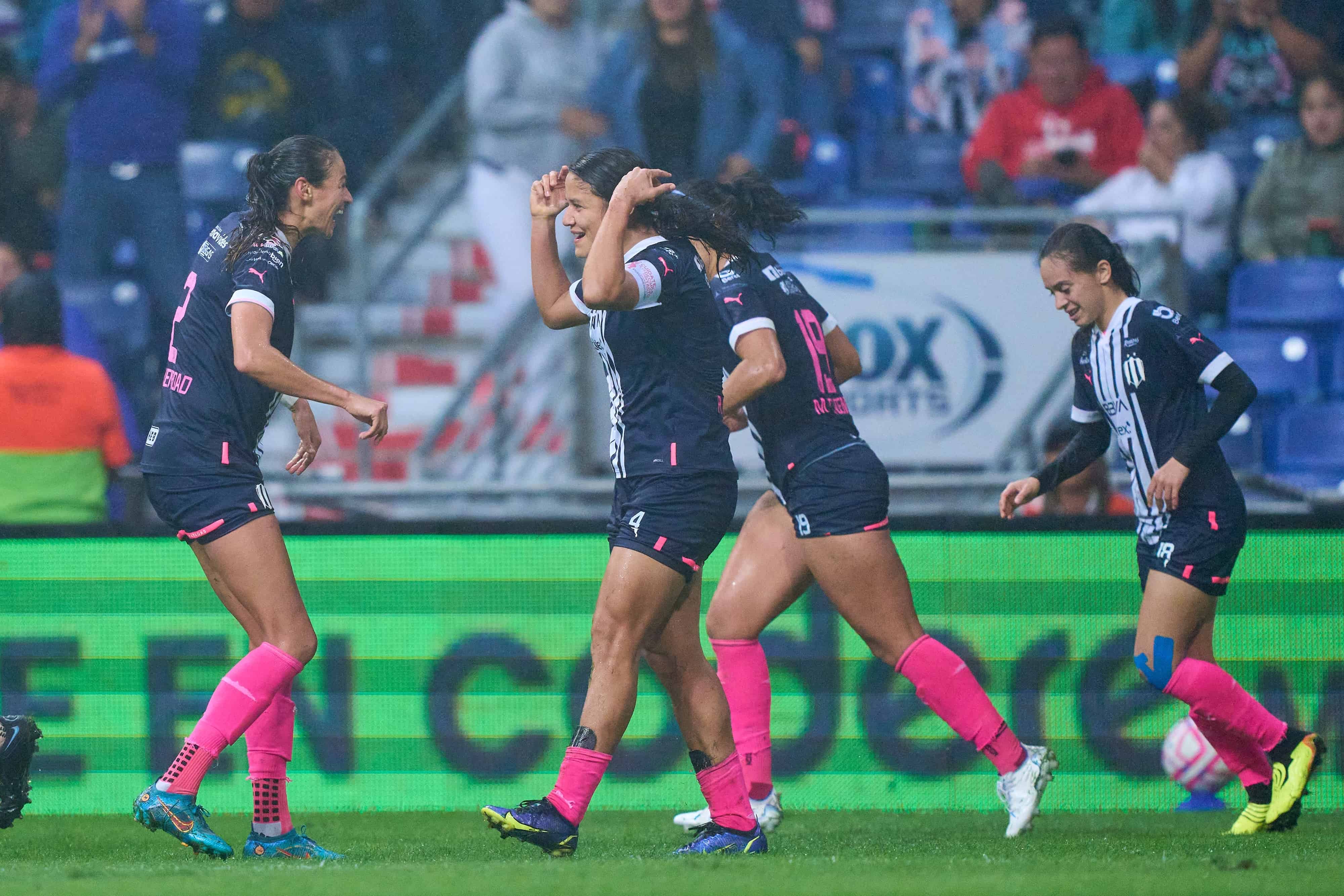 Rebeca Bernal hace el 2-0.