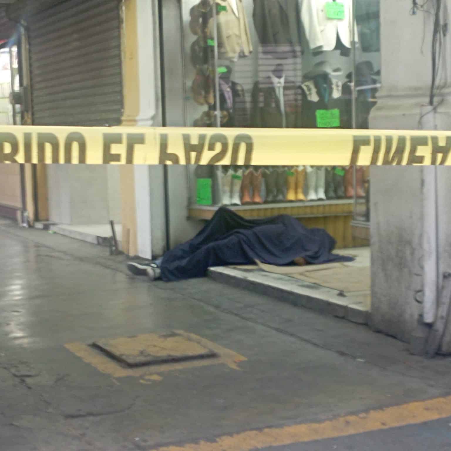 Un hombre fue ajusticiado de al menos dos balazos por dos pistoleros quienes lograron escapar