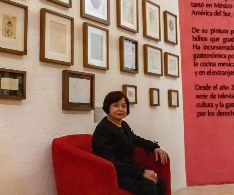 Comparte Martha Chapa su visión del arte con estudiantes