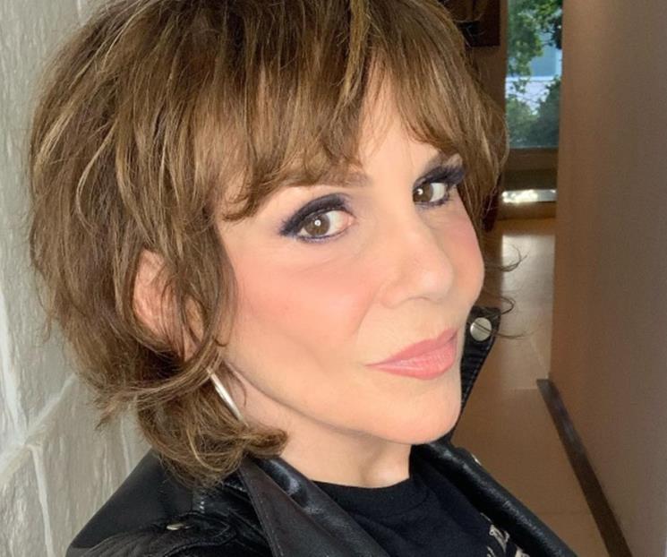 Rebecca Jones fue hospitalizada por neumonía