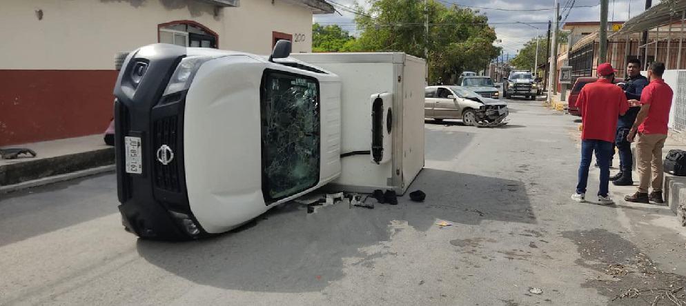 Vuelca mujer en Cadereyta