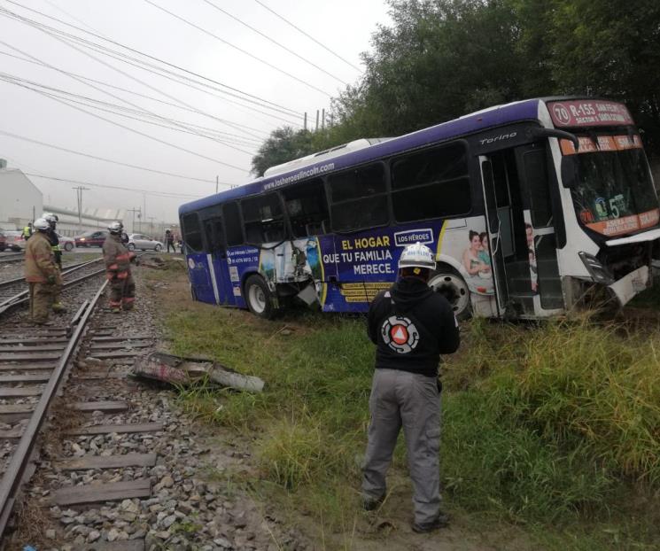 Investigan a chofer de ruta por accidente ferroviario
