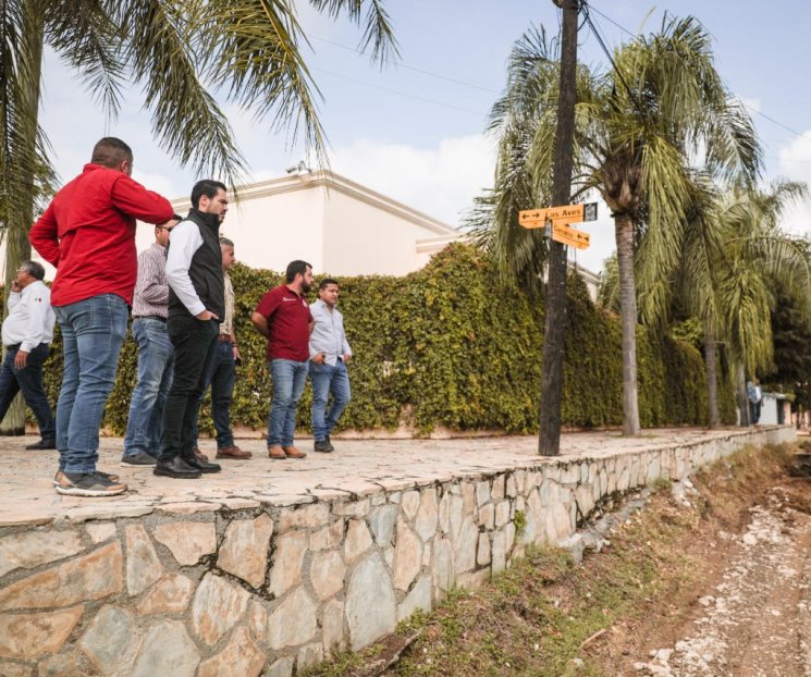Rehabilitan calles de El Barrial