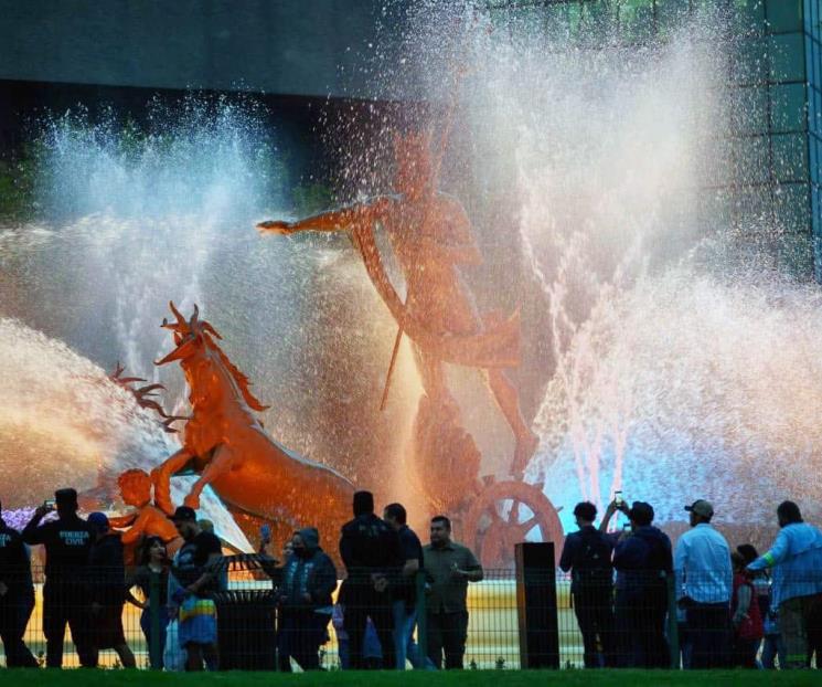 Encienden una renovada Fuente de Neptuno