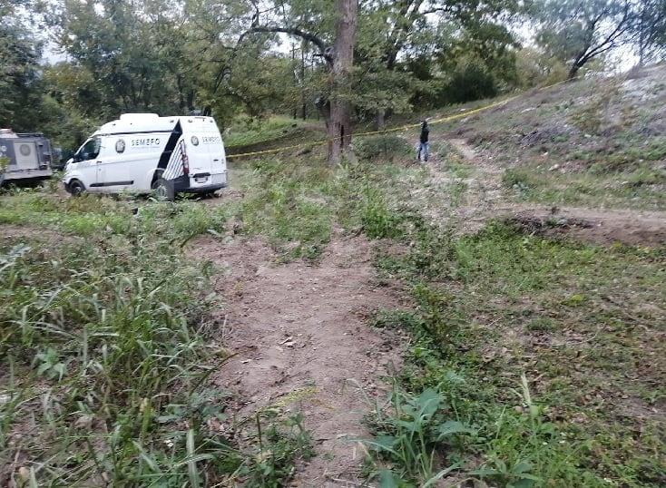 Cae campesino de nogal y muere