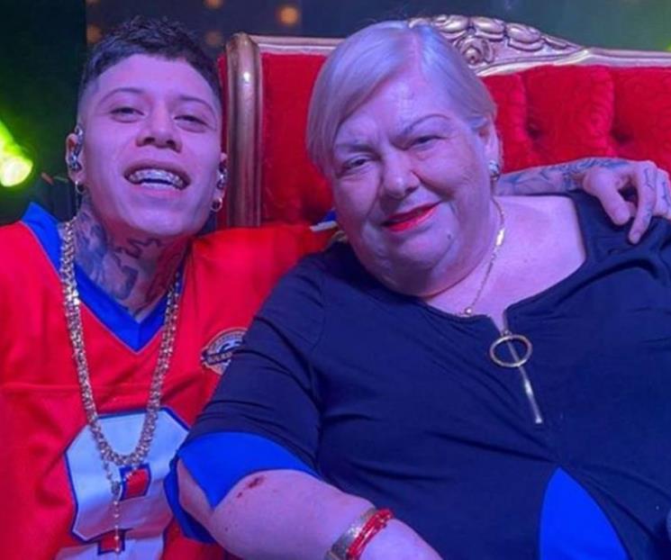 Santa Fe Klan conmueve a Paquita la del Barrio en escenario