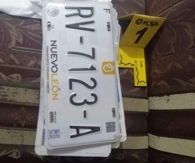 Hallan luego de cateos placas falsas de NL