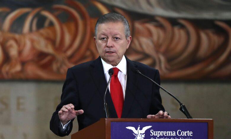 Zaldívar se desmarca de polémica por nacimientos navideños