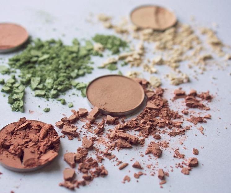 Por etiquetado engañoso retiran 5 marcas de maquillaje