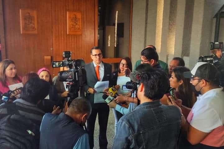 Intenta MC frenar entrevistas Intenta MC frenar entrevistas