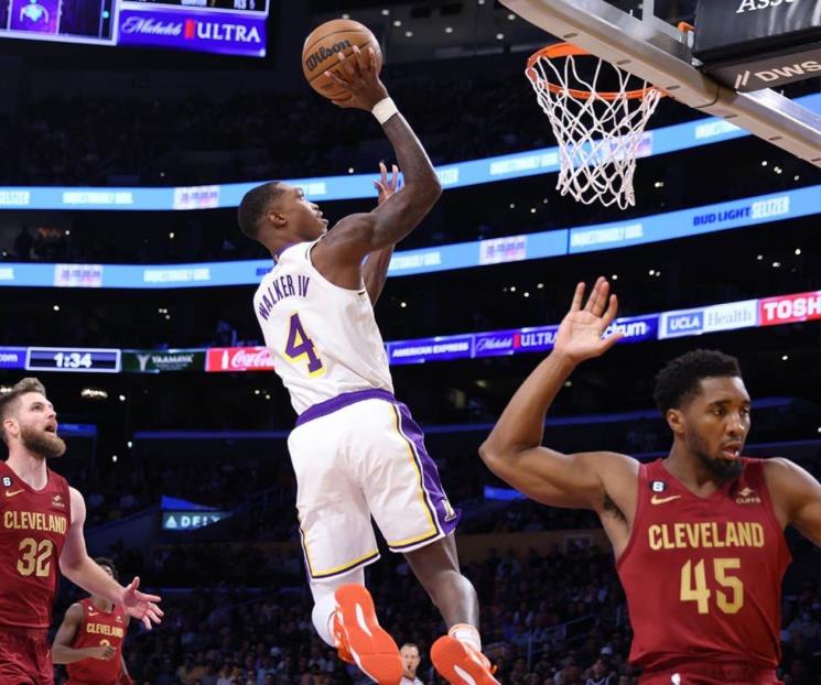 Continúan Lakers con pésima temporada en la NBA