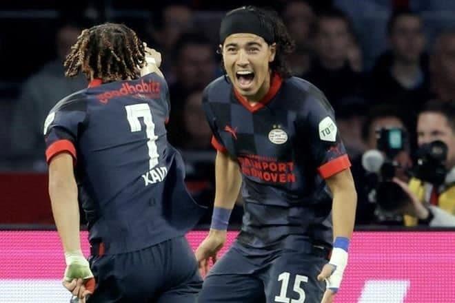 Marca Erick con PSV, vencen a Ajax y lideran en Holanda