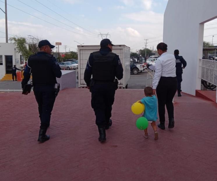 Rescatan a menor de dos años que deambulaba por la noche