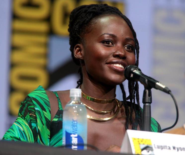 Sorprende Lupita Nyong’o “cantando” tema de Juan Gabriel