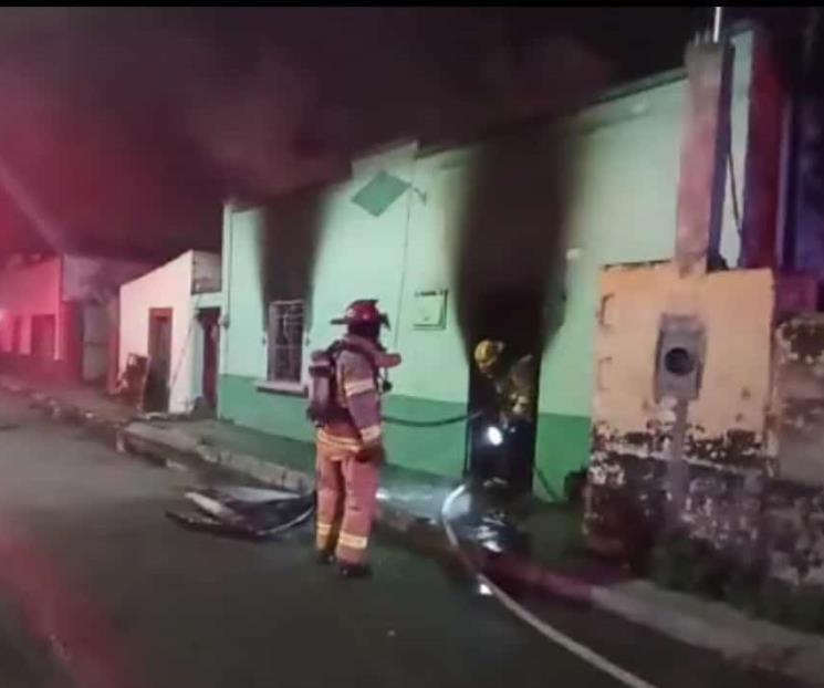 Arde vivienda en Linares