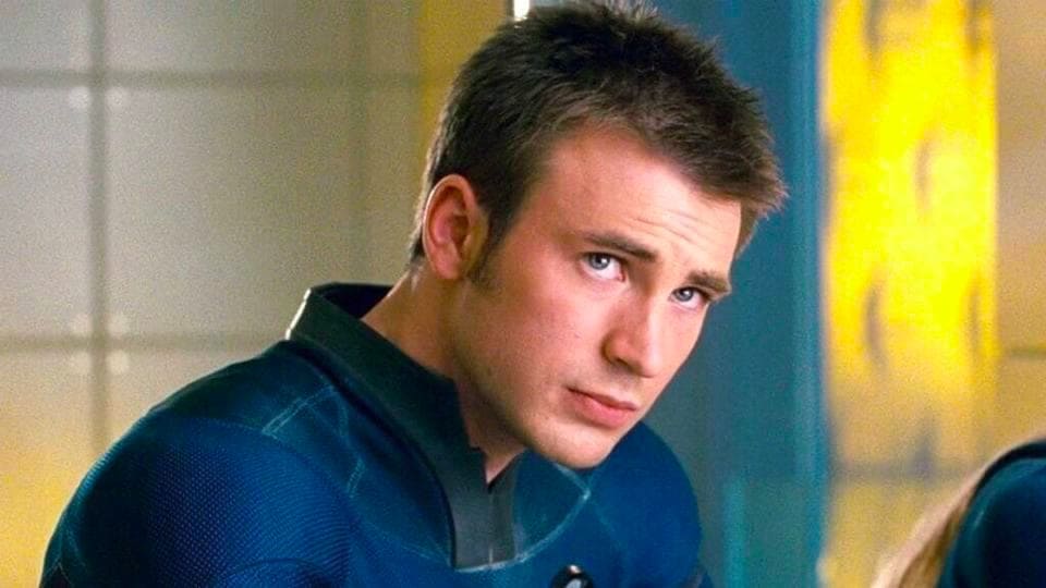 Evans se fue haciendo espacio en la industria de Hollywood y saltó a la fama internacional cuando interpretó a Johnny Storm en Los 4 Fantásticos (2005)