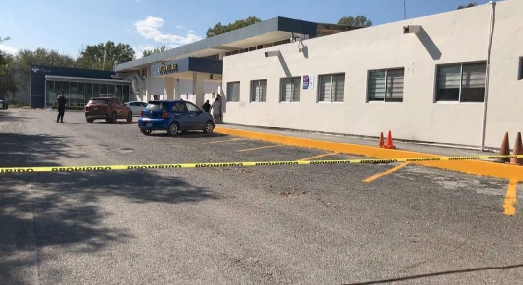 Hombres armados intentaron ejecutar al conductor de una camioneta, en Montemorelos