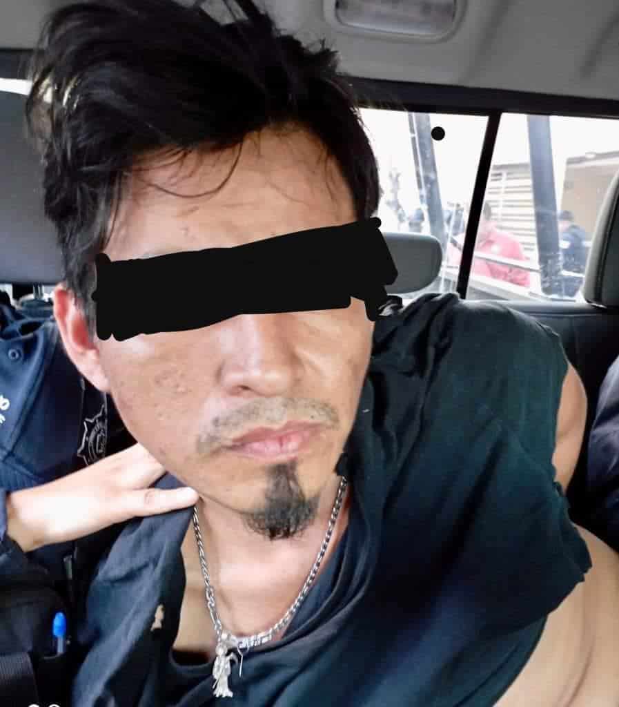 Después de atacar a balazos a elementos de la policía de San Nicolás en un filtro de revisión, un grupo de hombres armados se llevó una camioneta con todo y la conductora y su hijo, lo que llevó a una persecución y balacera que se extendió a Guadalupe, un policía murió y cinco presuntos delincuentes fueron arrestados