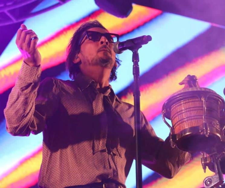 León Larregui lamenta muerte de jóvenes caídas en coladera