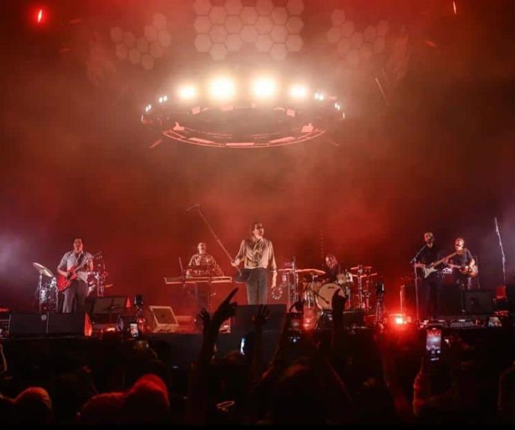 Brinda Zoé homenaje a fans fallecidas