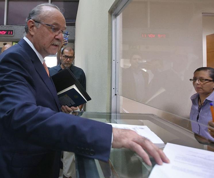 Veta gobernador a Adrián de lista de finalistas para la FGJ