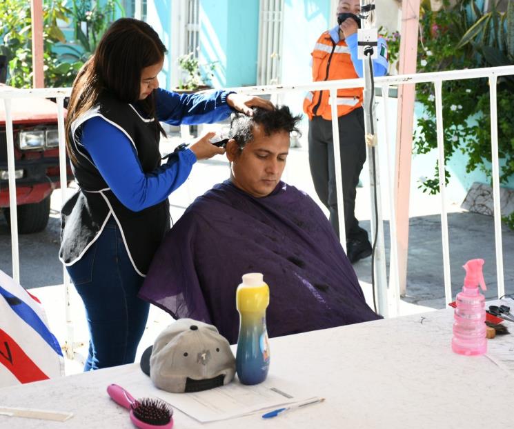 Llevan a La Esperanza Feria de Servicios