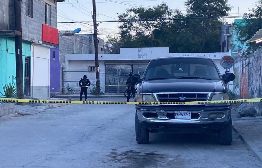 Atacan a hombre con armas largas y se dan a la fuga