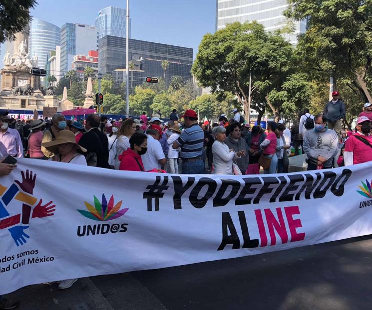 Llegan manifestantes al Ángel de la Independencia