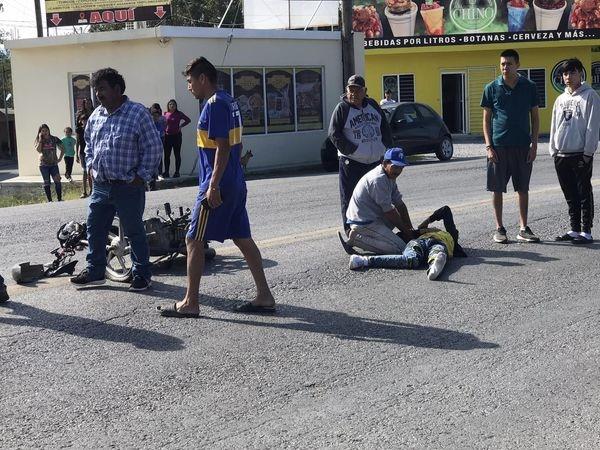 Impacta a motociclista y escapa
