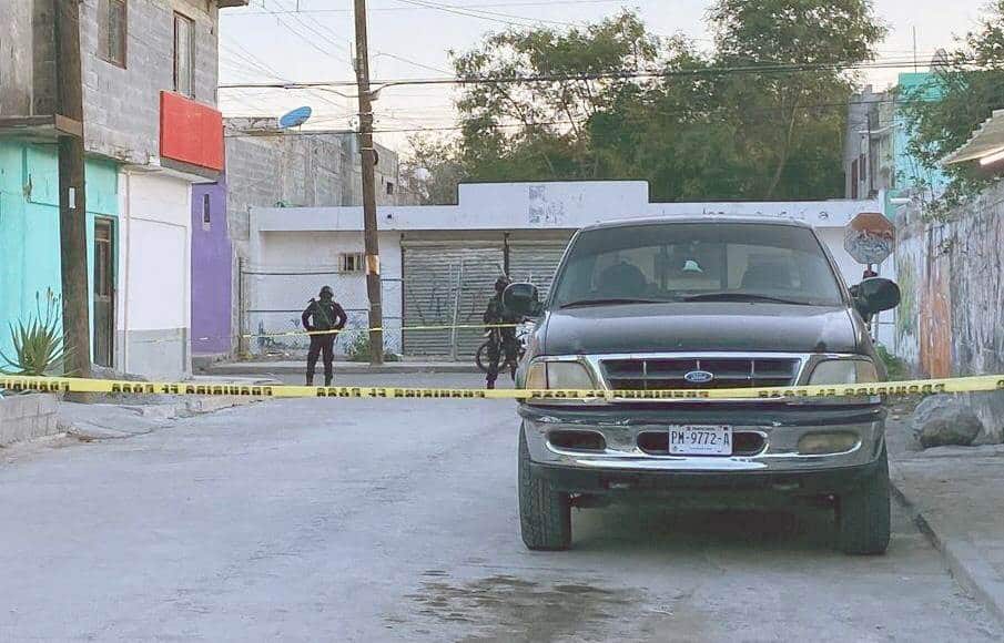 Un hombre se debate entre la vida y la muerte, luego de ser atacado con un fusil AK-47, por al menos cinco delincuentes encapuchados