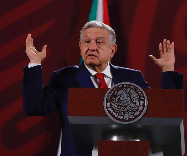 AMLO califica marcha como un striptease político