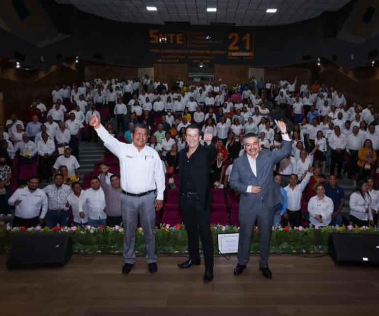 Celebran taller-conferencia Enfocando el éxito con liderazgo