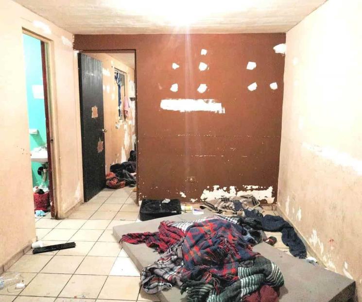 Huyen migrantes de asaltantes