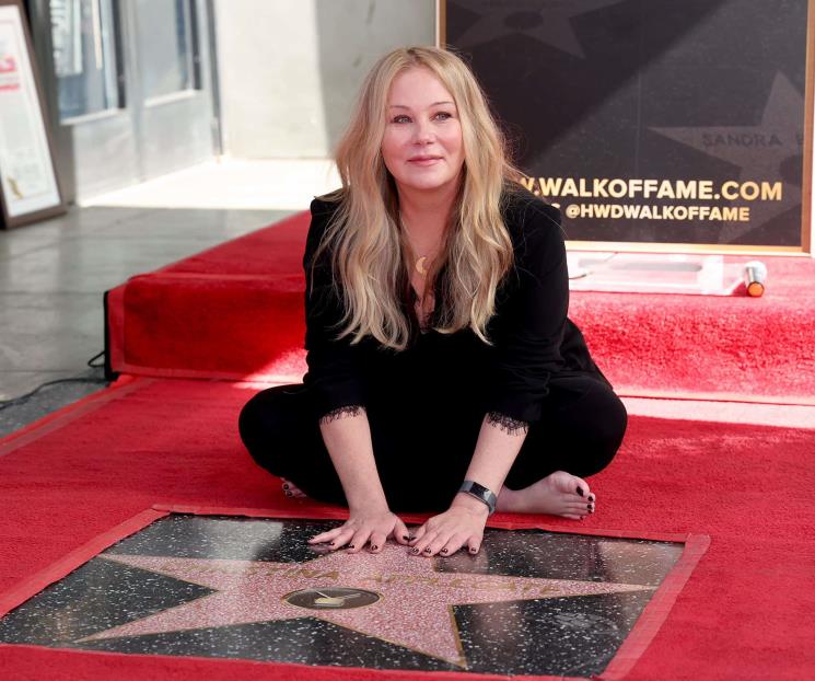 Ya tiene Christina Applegate su propia estrella