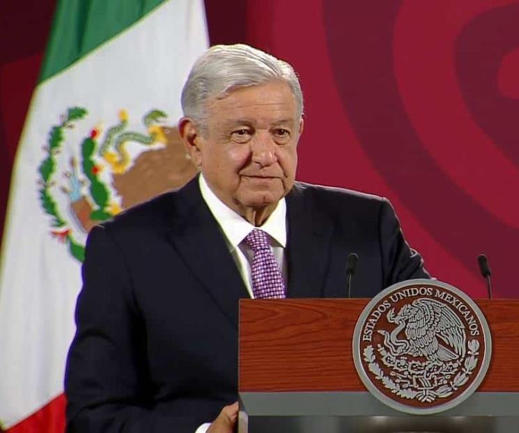Puras finísimas personas marcharon en defensa de INE: AMLO