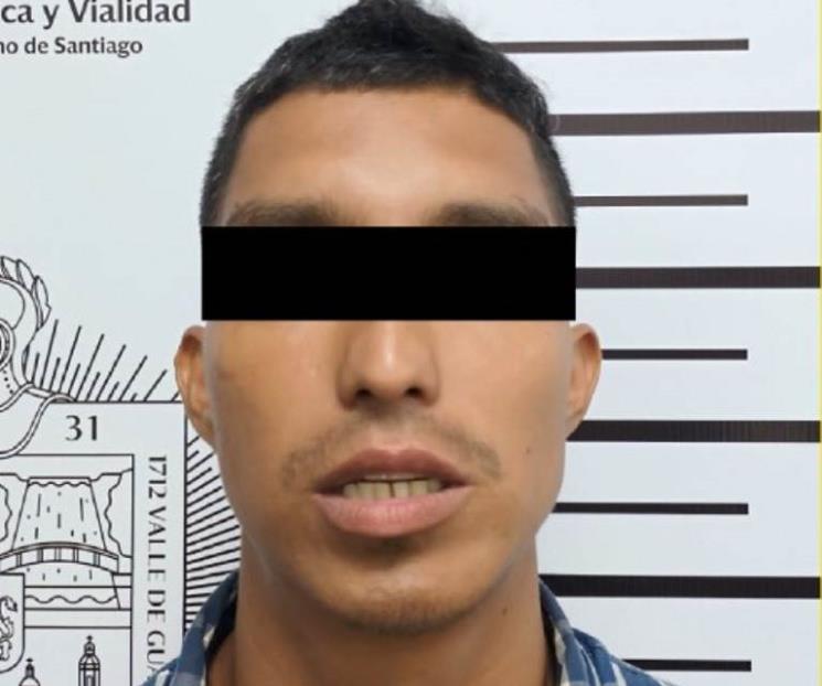 Arrebata celular a mujer; lo detienen Arrebata celular a mujer; lo detienen