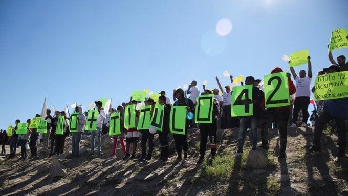 Ordena Juez suspender Título 42 por ‘arbitrario