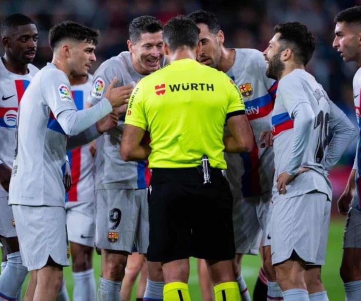 Sancionan con 3 juegos a Lewandowski en España