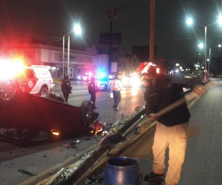 Resulta conductor herido en volcadura