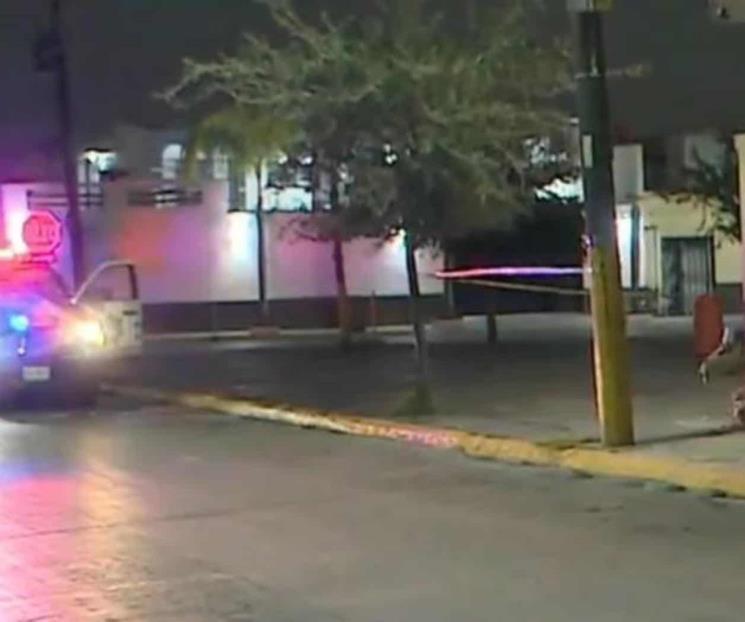 Acribillan a hombre enfrente de restaurante