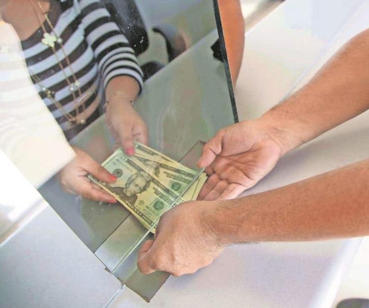 Peso y mercados abren a la baja mientras dólar se fortalece