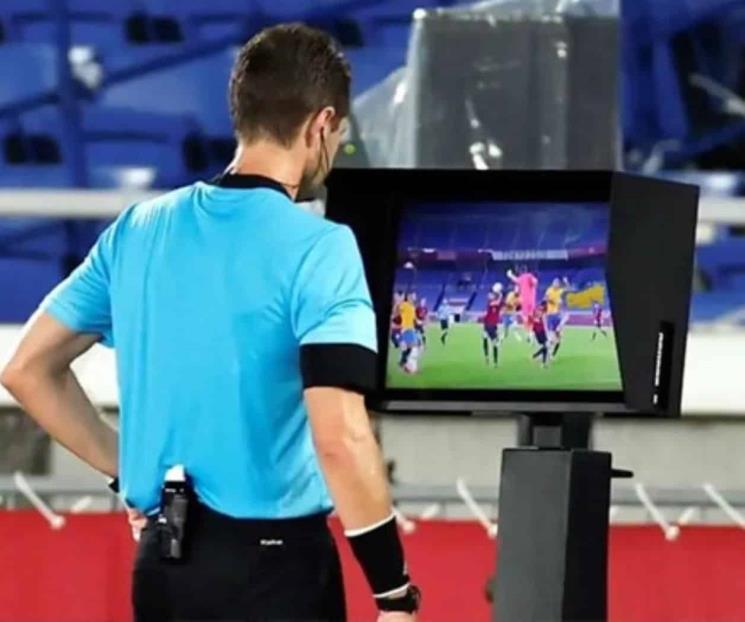 No revelará FIFA audios del VAR