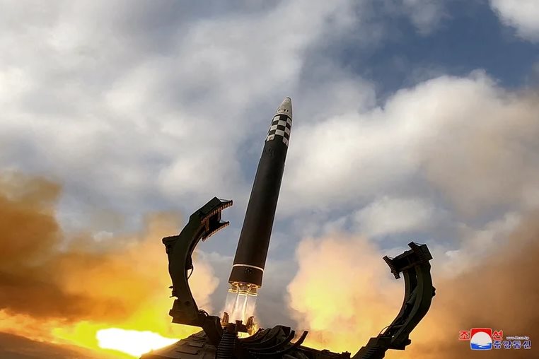 Corea del Norte lanza misil frente a costas de Japón