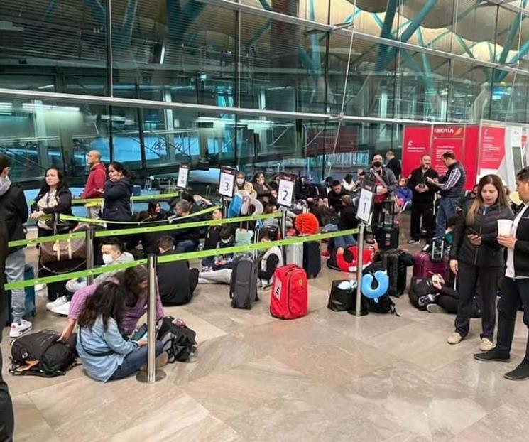 Mexicanos abarrotan aeropuerto de Madrid para ir al Mundial