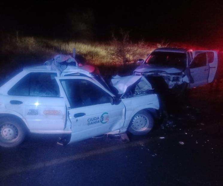 Deja choque frontal una persona sin vida y cuatro heridos