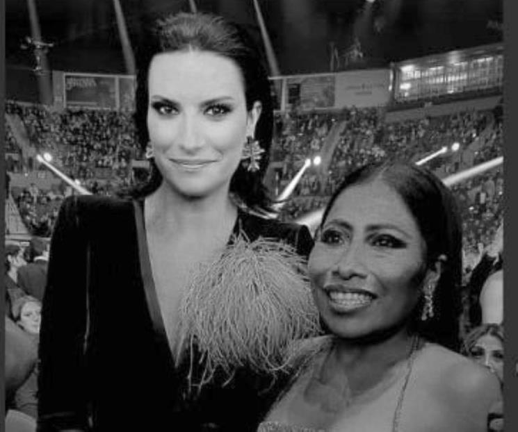 Pausini, criticada por foto con Yalitza