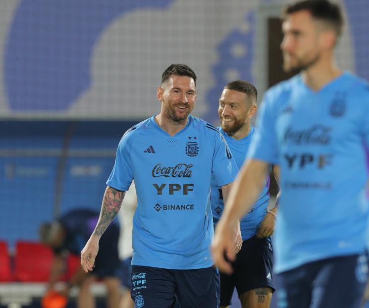 Messi entrena y jugará en debut de Argentina en el Mundial